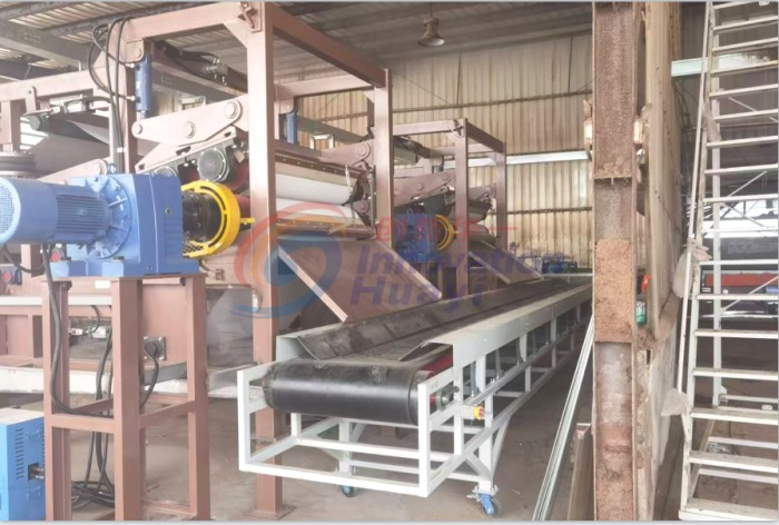 河北兩臺高壓牛糞壓濾機安裝完成